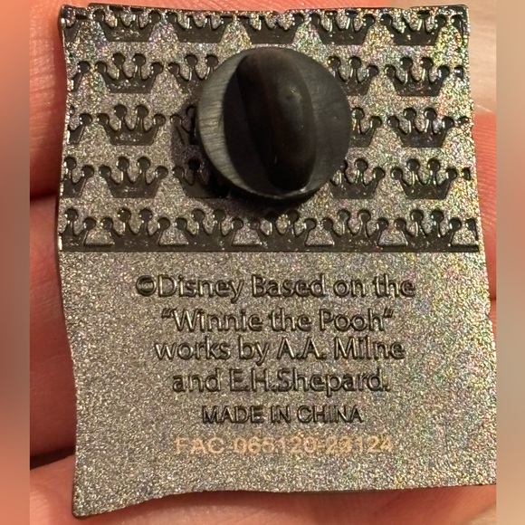 Disney Winnie the Pooh Map Winnie Loungefly Pin - Picture 3 of 3